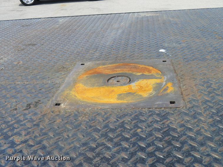 image for item DD8347 2005 Ford F650 Super Duty XLT flatbed truck