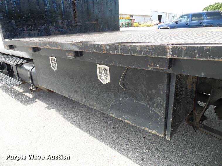 image for item DD8347 2005 Ford F650 Super Duty XLT flatbed truck