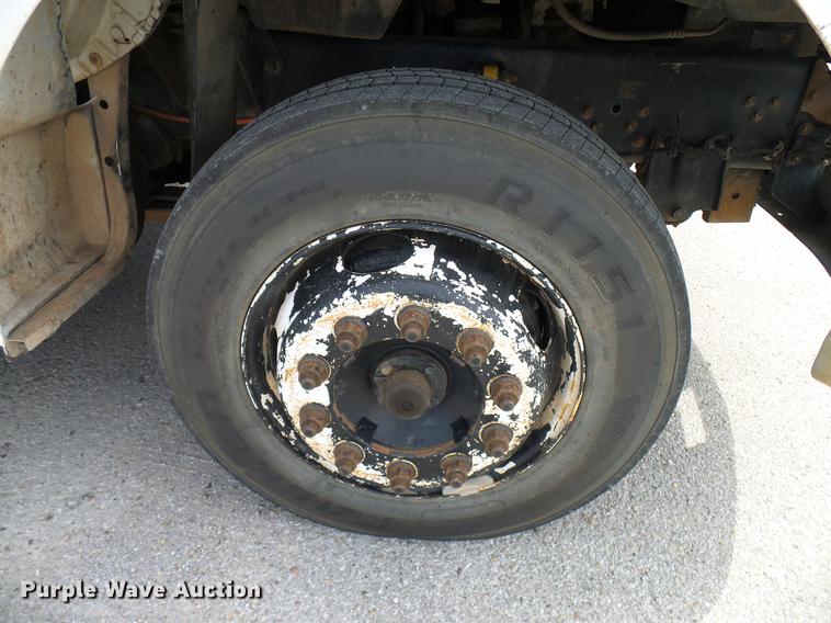 image for item DD8347 2005 Ford F650 Super Duty XLT flatbed truck