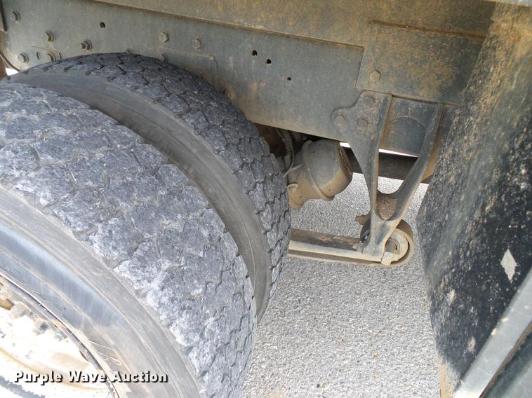 image for item DD8347 2005 Ford F650 Super Duty XLT flatbed truck