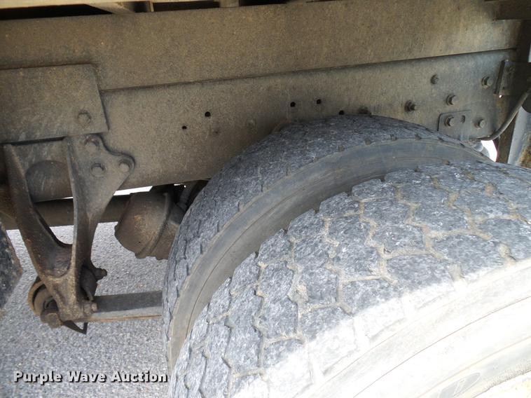 image for item DD8347 2005 Ford F650 Super Duty XLT flatbed truck