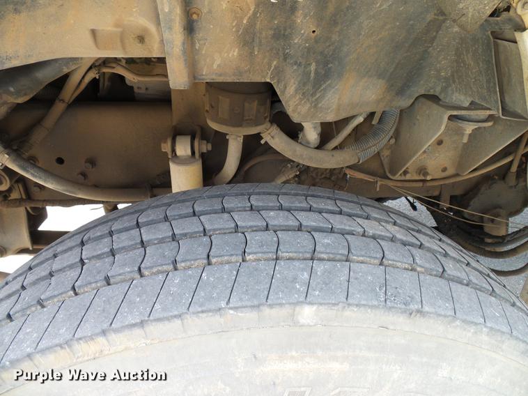 image for item DD8347 2005 Ford F650 Super Duty XLT flatbed truck