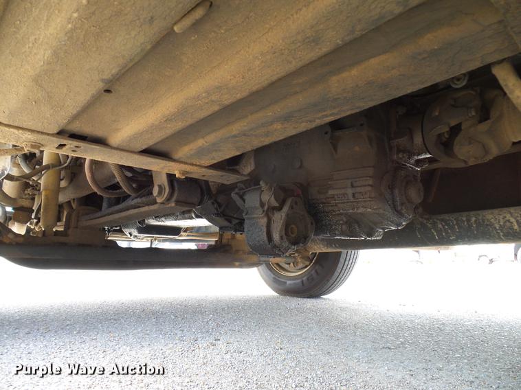 image for item DD8347 2005 Ford F650 Super Duty XLT flatbed truck