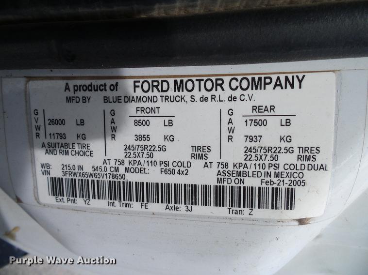 image for item DD8347 2005 Ford F650 Super Duty XLT flatbed truck