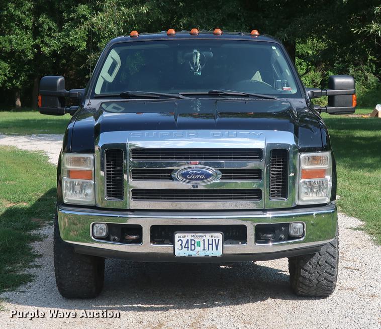 image for item DF2333 2008 Ford F350 Super Duty Crew Cab pickup truck