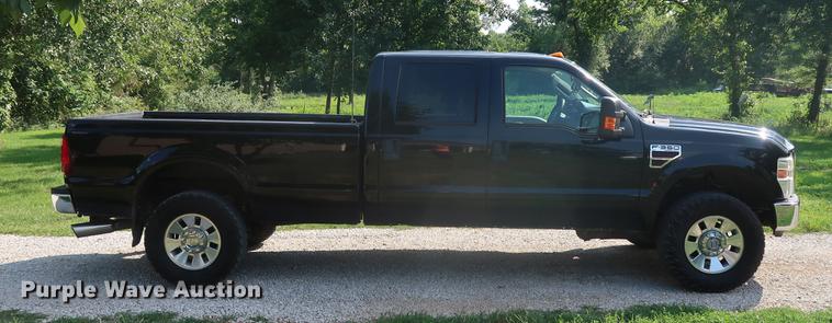 image for item DF2333 2008 Ford F350 Super Duty Crew Cab pickup truck