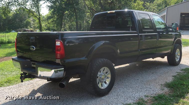 image for item DF2333 2008 Ford F350 Super Duty Crew Cab pickup truck