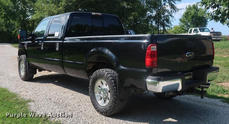 image for item DF2333 2008 Ford F350 Super Duty Crew Cab pickup truck