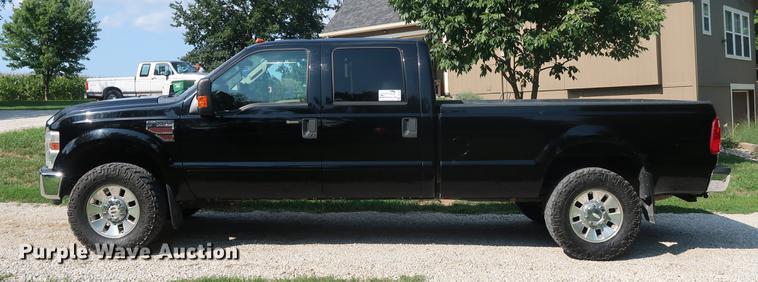 image for item DF2333 2008 Ford F350 Super Duty Crew Cab pickup truck
