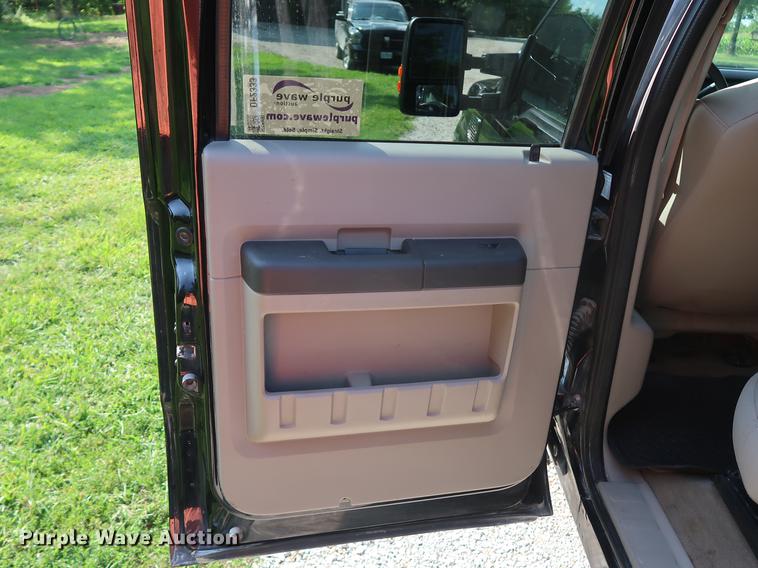 image for item DF2333 2008 Ford F350 Super Duty Crew Cab pickup truck