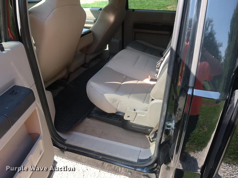 image for item DF2333 2008 Ford F350 Super Duty Crew Cab pickup truck