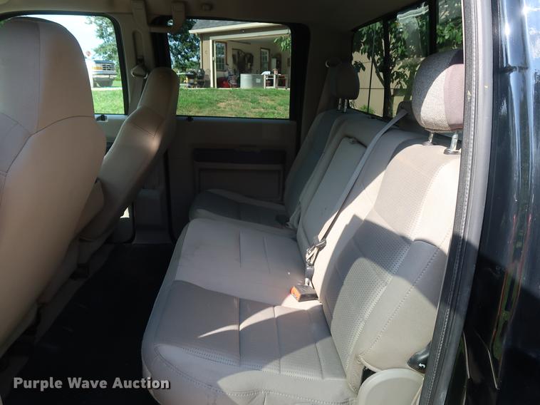 image for item DF2333 2008 Ford F350 Super Duty Crew Cab pickup truck