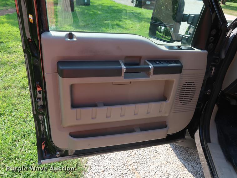image for item DF2333 2008 Ford F350 Super Duty Crew Cab pickup truck