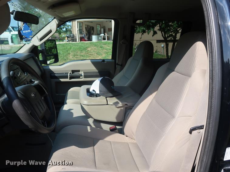 image for item DF2333 2008 Ford F350 Super Duty Crew Cab pickup truck