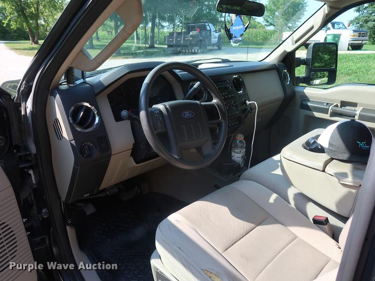 image for item DF2333 2008 Ford F350 Super Duty Crew Cab pickup truck