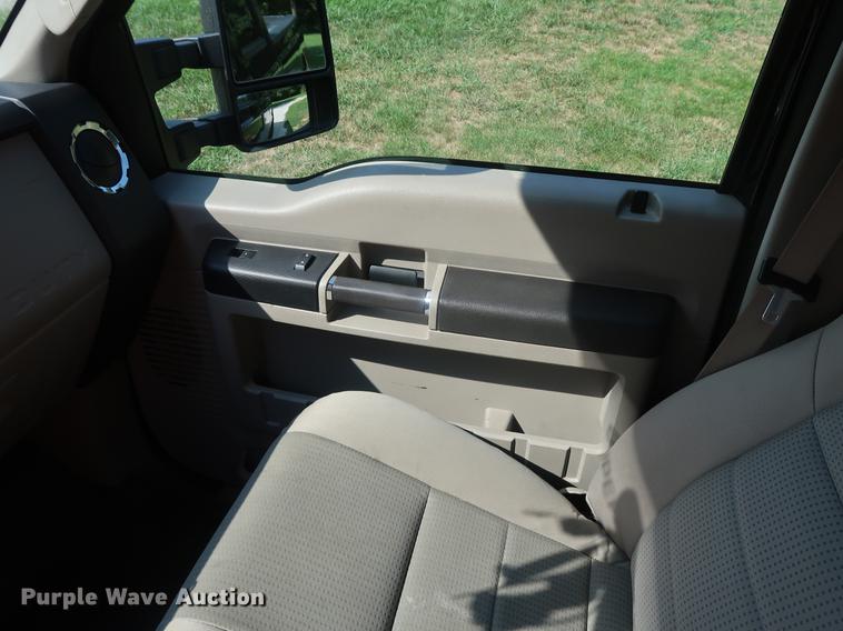 image for item DF2333 2008 Ford F350 Super Duty Crew Cab pickup truck