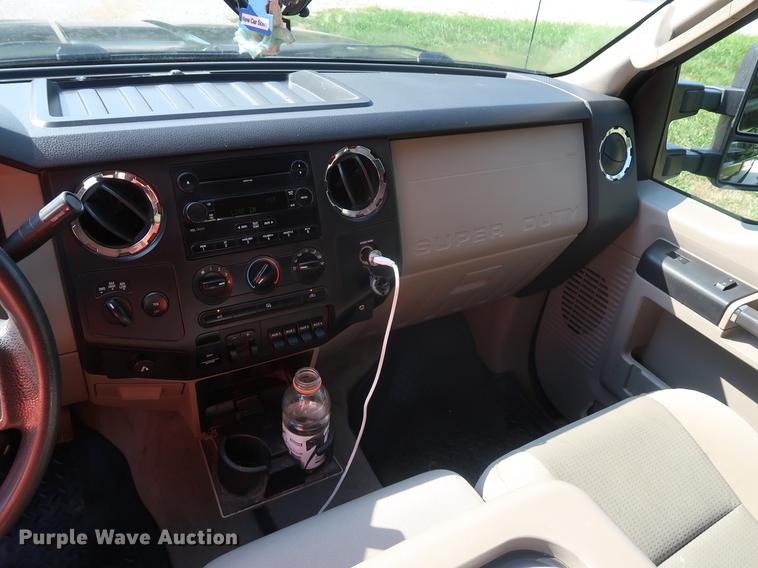 image for item DF2333 2008 Ford F350 Super Duty Crew Cab pickup truck