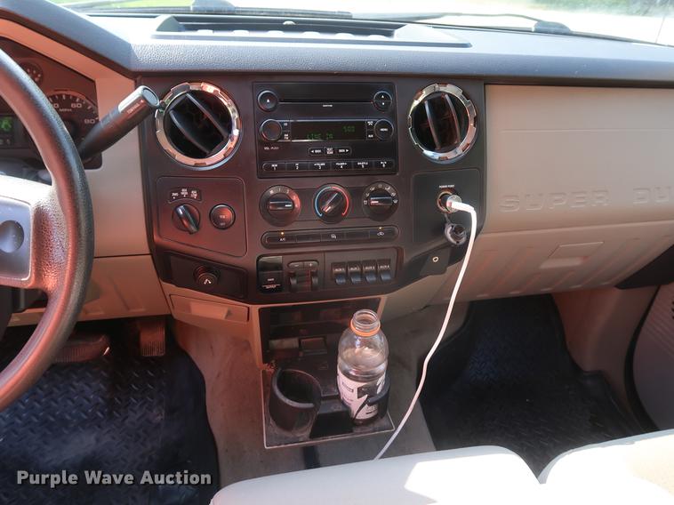 image for item DF2333 2008 Ford F350 Super Duty Crew Cab pickup truck