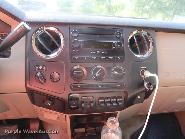 image for item DF2333 2008 Ford F350 Super Duty Crew Cab pickup truck