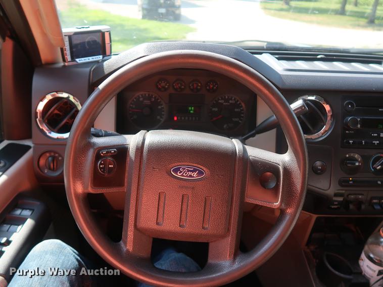 image for item DF2333 2008 Ford F350 Super Duty Crew Cab pickup truck