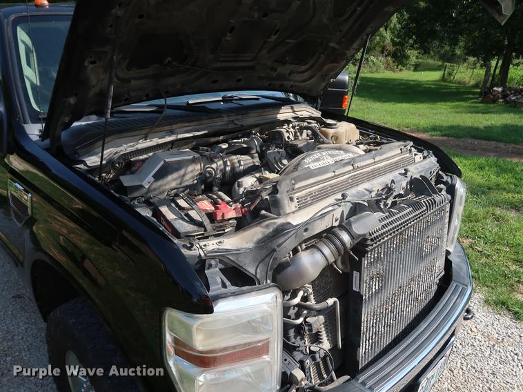 image for item DF2333 2008 Ford F350 Super Duty Crew Cab pickup truck