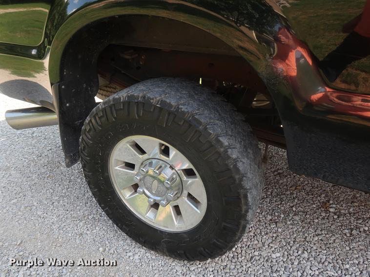 image for item DF2333 2008 Ford F350 Super Duty Crew Cab pickup truck