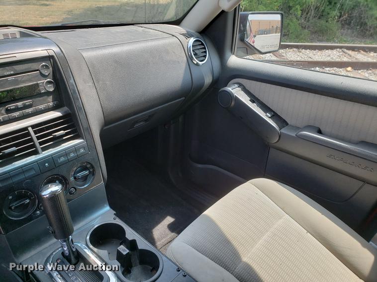 image for item DF2404 2008 Ford Explorer SUV