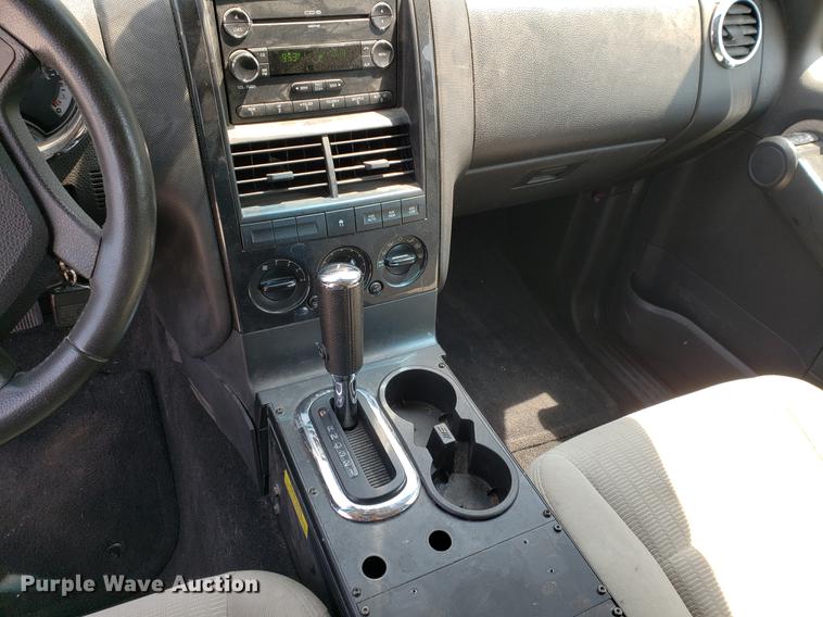 image for item DF2404 2008 Ford Explorer SUV