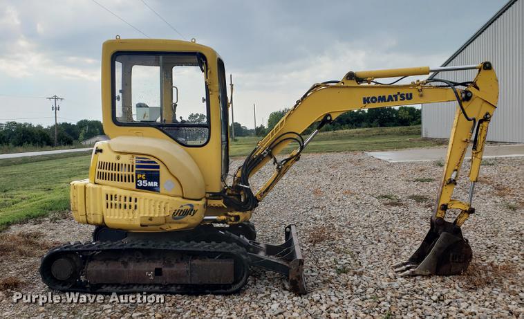 image for item DF2406 2003 Komatsu PC35MR mini excavator