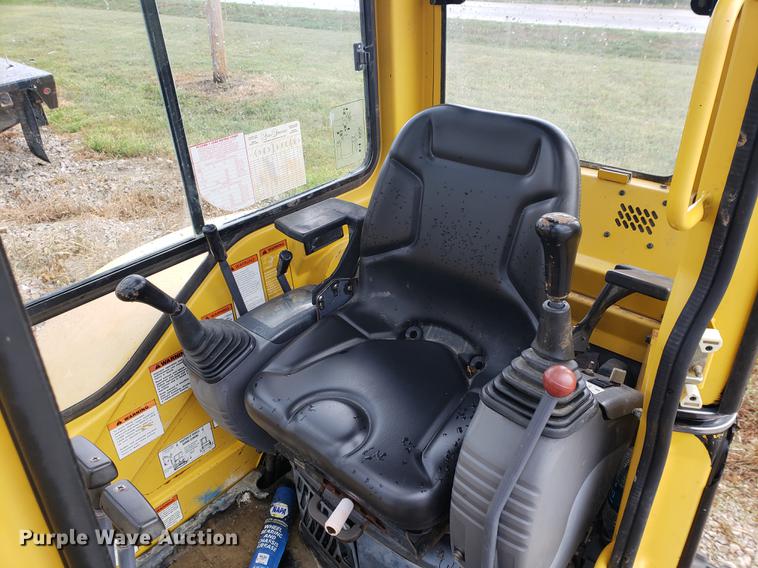 image for item DF2406 2003 Komatsu PC35MR mini excavator