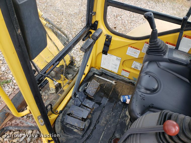 image for item DF2406 2003 Komatsu PC35MR mini excavator