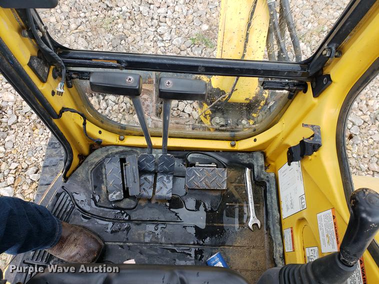 image for item DF2406 2003 Komatsu PC35MR mini excavator