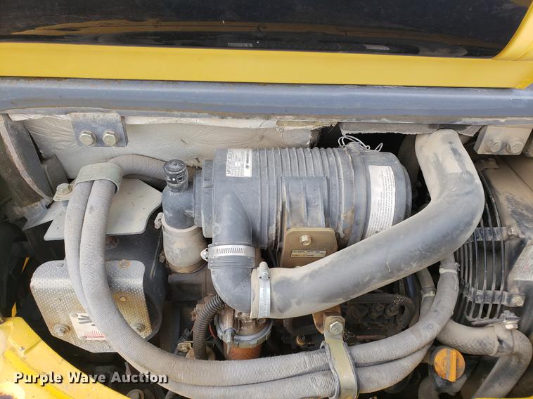 image for item DF2406 2003 Komatsu PC35MR mini excavator