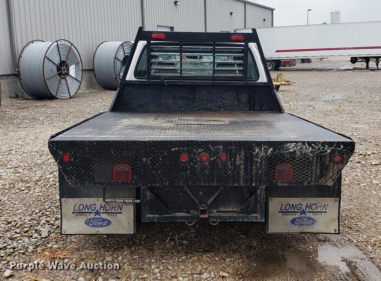 image for item DF2408 2006 Ford F350 Super Duty Crew Cab flatbed pickup truck