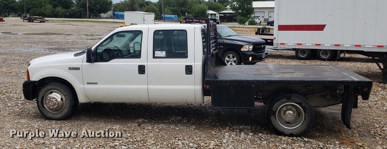 image for item DF2408 2006 Ford F350 Super Duty Crew Cab flatbed pickup truck