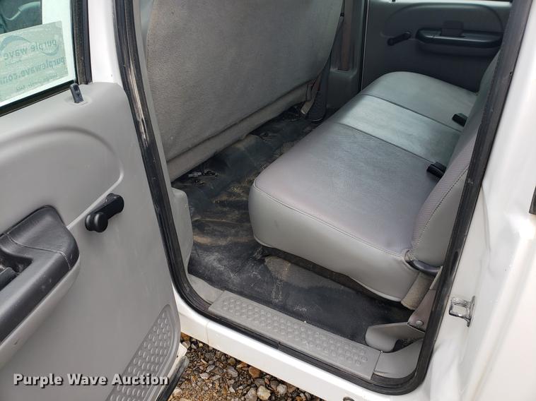 image for item DF2408 2006 Ford F350 Super Duty Crew Cab flatbed pickup truck