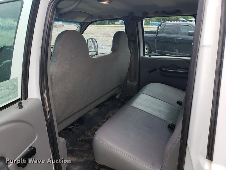 image for item DF2408 2006 Ford F350 Super Duty Crew Cab flatbed pickup truck