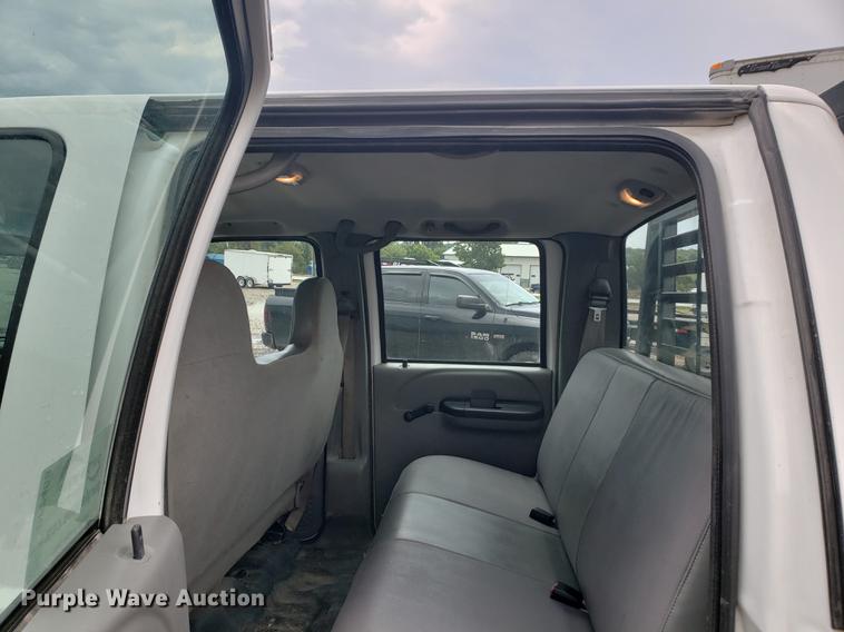 image for item DF2408 2006 Ford F350 Super Duty Crew Cab flatbed pickup truck