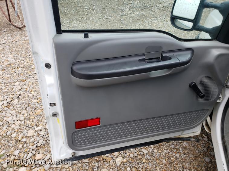 image for item DF2408 2006 Ford F350 Super Duty Crew Cab flatbed pickup truck