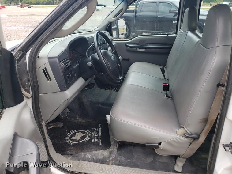 image for item DF2408 2006 Ford F350 Super Duty Crew Cab flatbed pickup truck