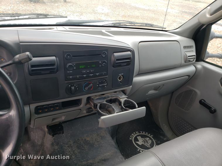 image for item DF2408 2006 Ford F350 Super Duty Crew Cab flatbed pickup truck