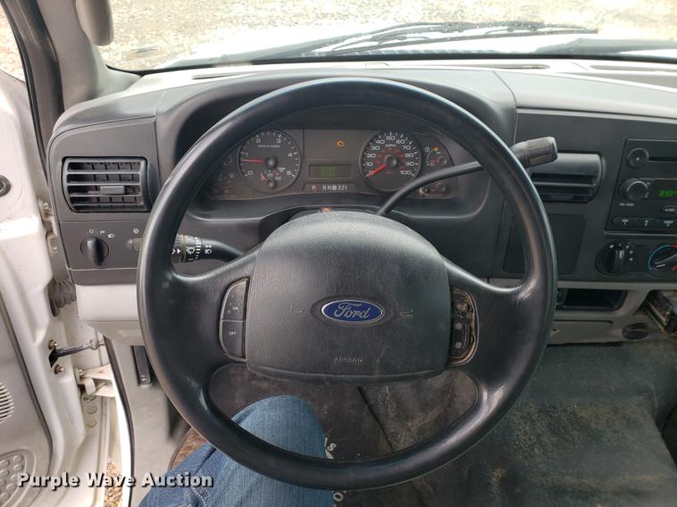 image for item DF2408 2006 Ford F350 Super Duty Crew Cab flatbed pickup truck