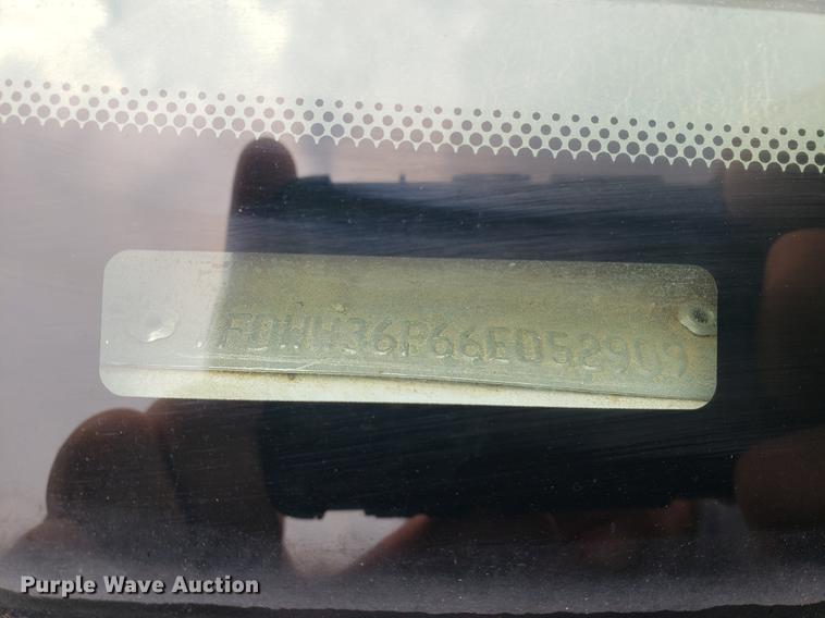 image for item DF2408 2006 Ford F350 Super Duty Crew Cab flatbed pickup truck