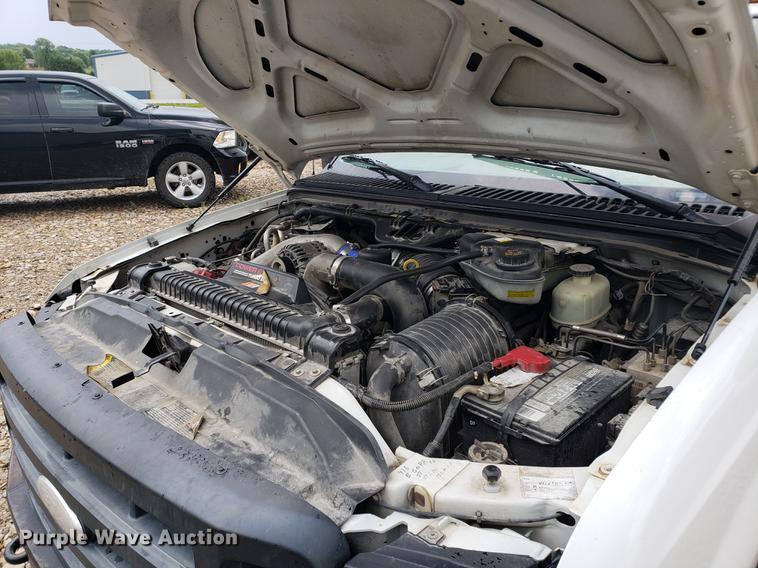 image for item DF2408 2006 Ford F350 Super Duty Crew Cab flatbed pickup truck