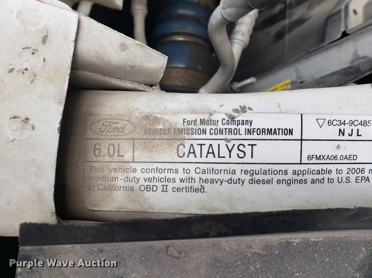 image for item DF2408 2006 Ford F350 Super Duty Crew Cab flatbed pickup truck