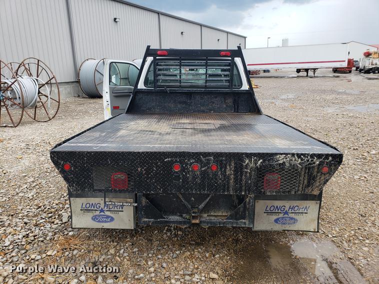 image for item DF2408 2006 Ford F350 Super Duty Crew Cab flatbed pickup truck