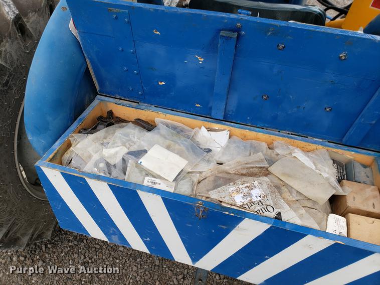 image for item DF2417 Ford 3000 tractor