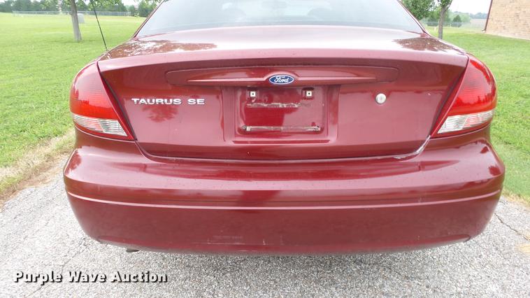 image for item DF4320 2006 Ford Taurus