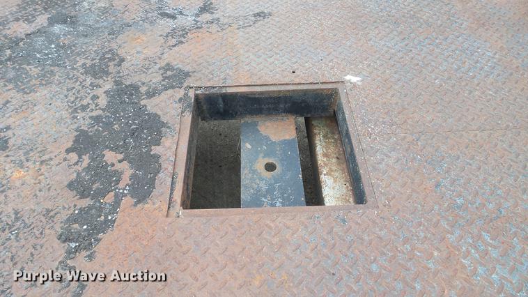 image for item DM9894 2002 Maxwell flatbed