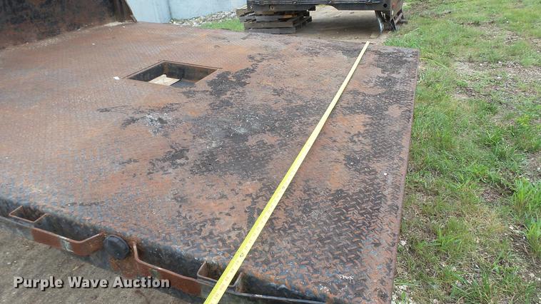 image for item DM9894 2002 Maxwell flatbed